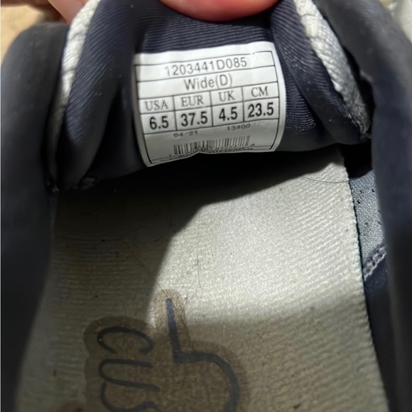 Brooks GTS 19 Stability Shoe - Picture 3 of 4